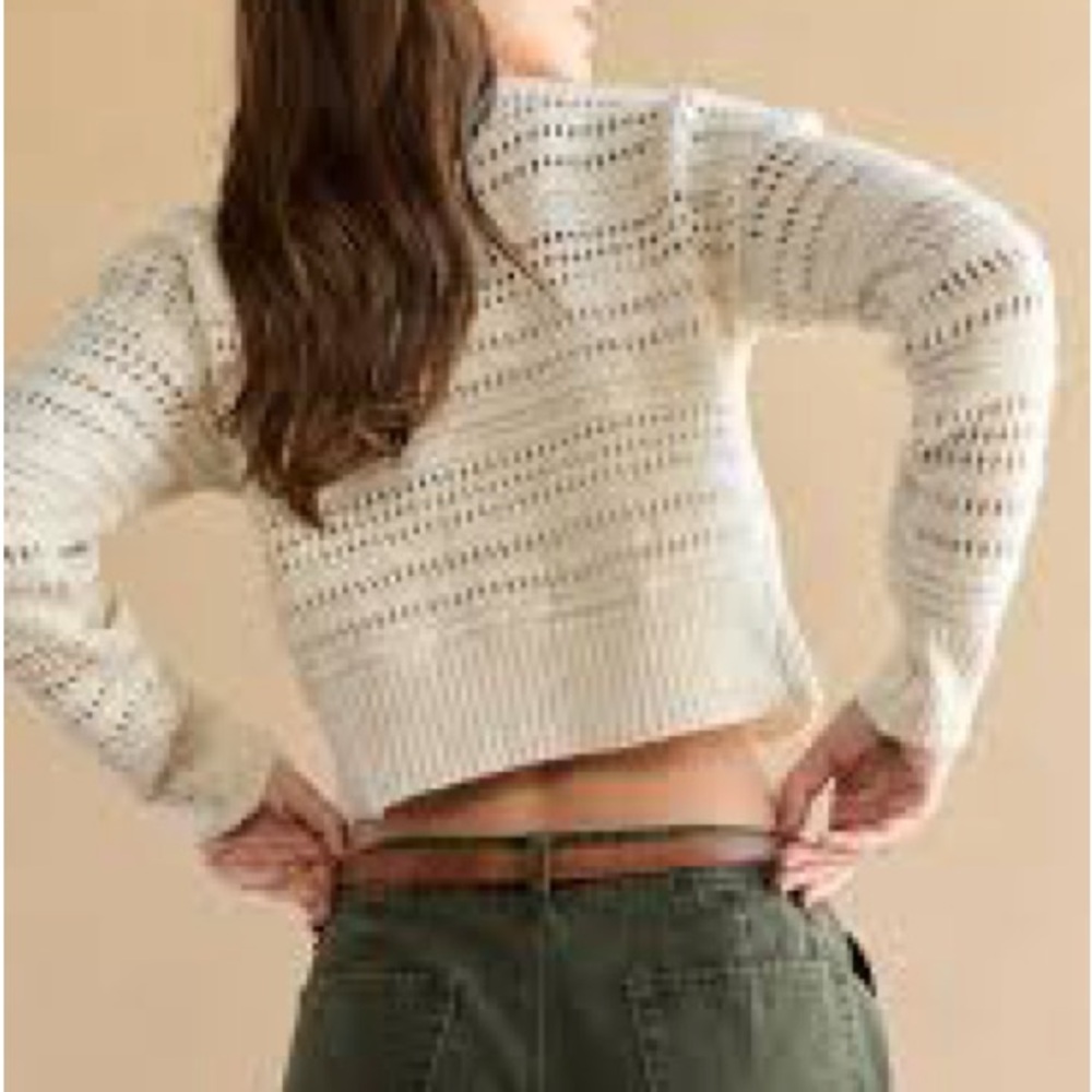 NWT Women's Cream Crop Sweater